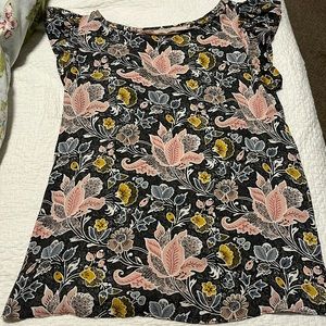 Feminine, floral Loft blouse